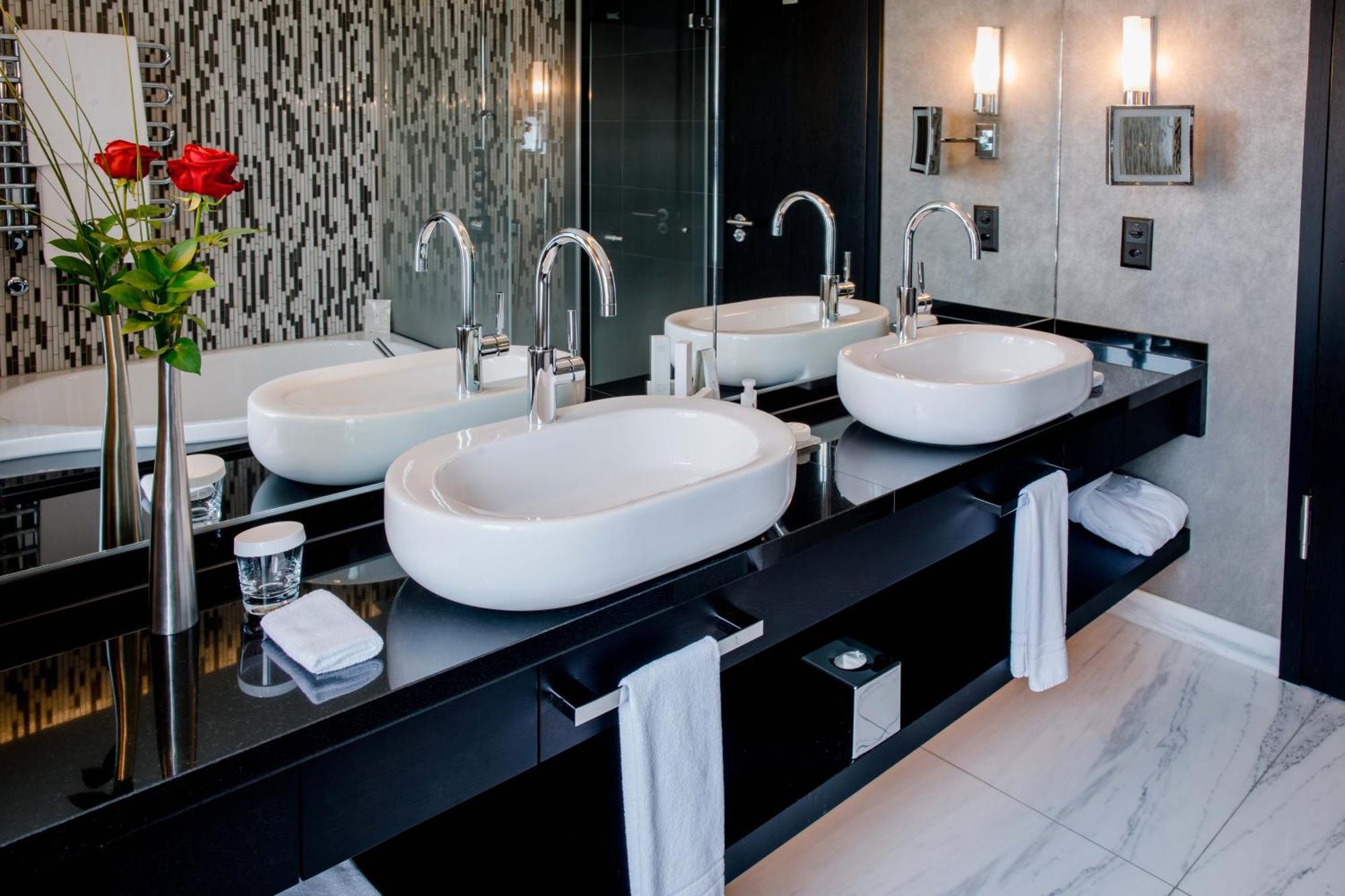 Luxury Living Studio Kitchenette,1771549156:JPEG